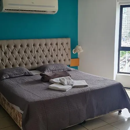 Iate Plaza 402 *